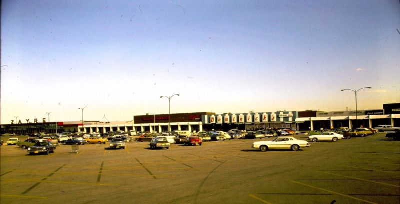 File:Dominick's 1975.JPG