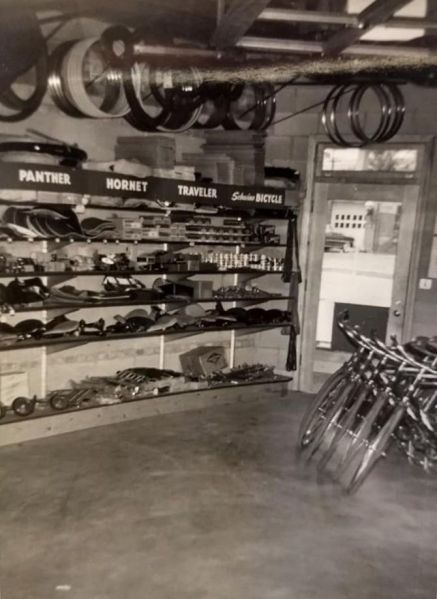 File:Bade Bike Shop.jpg