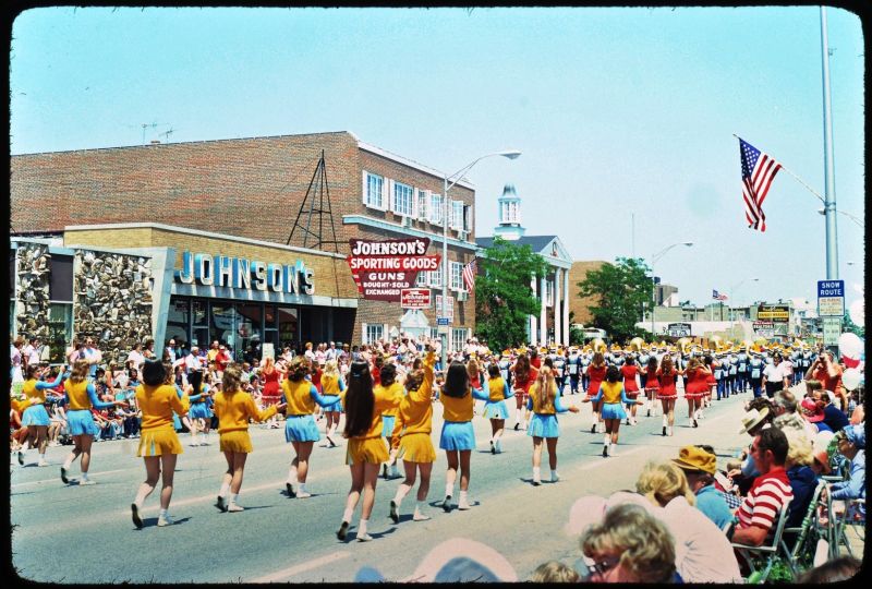 File:1976-07-04 Parade.jpg