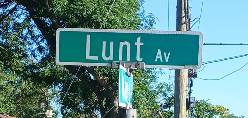 File:Lunt Avenue.jpg